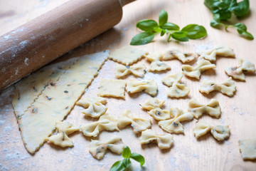 Selbstgemachte Kräuterfarfalle