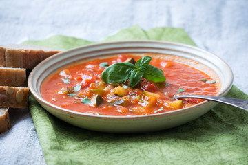 Tomaten-Zucchini-Suppe,  vegan