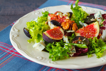 Salad with figs, grape brie cheese and herbs