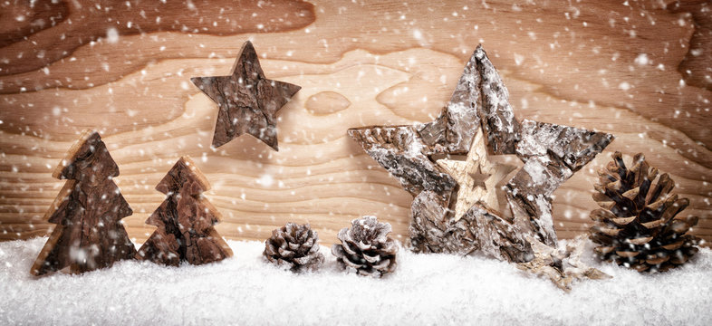 Christmas arrangement with wooden decoration