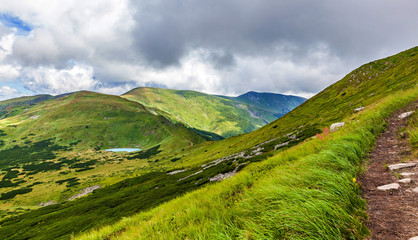 Tourists go to the mountain lake