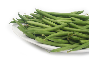 fagiolini verdi su sfondo bianco_ tegoline