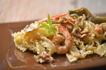 Spaghetti with prawn and tomato