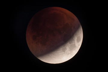 Fototapeta premium Superluna rossa in eclissi