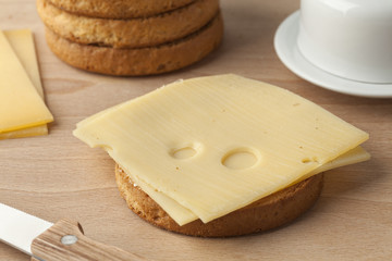 Zwieback with Dutch cheese
