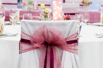 wedding chairs with ribbon