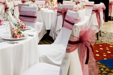 wedding chairs with ribbon