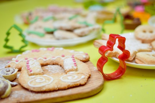 Image of gingerbread house on wooden desk green background