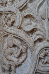 bassorilievo colonna corinzia -Monreale chiostro Santa Maria La Nova