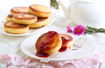 Welsh cakes with strawberry jam