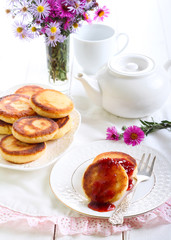 Welsh cakes with strawberry jam