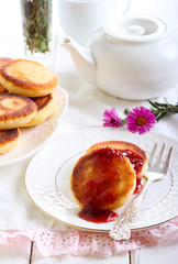 Welsh cakes with strawberry jam