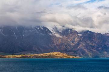 Obraz premium lake and mountain landscape
