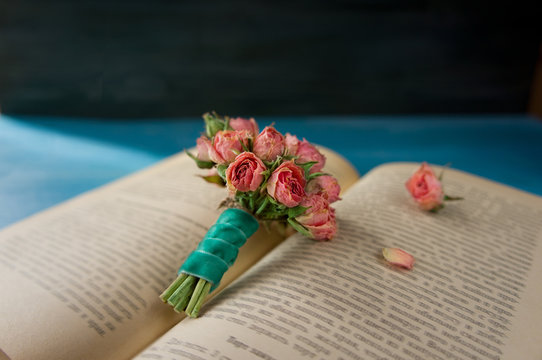 Vintage books with bouquet of flowers/ nostalgic vintage backgro