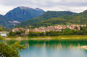 Fototapeta na wymiar Vista panoramica di Colle di Tora in Lazio