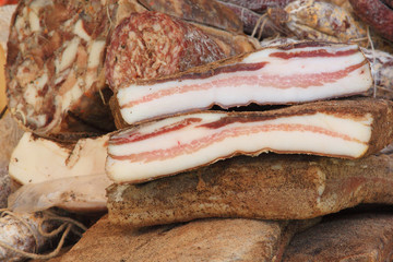pancetta affettati carne di maiale norcinerie prodotti tipici