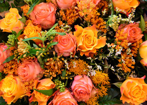 Fototapeta Mixed boquet with autumn colored roses