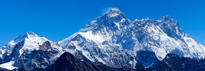 Mont Everest avec Lhotse, Nuptse et Pumori