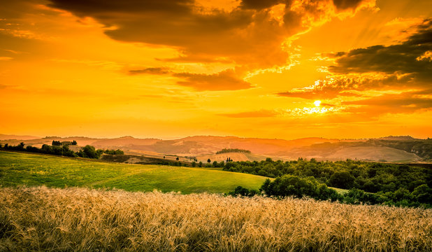 Fototapeta Amazing sunset in Tuscany