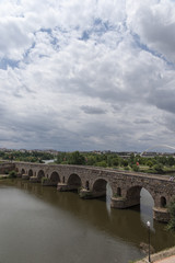 Fototapeta premium Puente romano de Mérida junto al río Guadiana