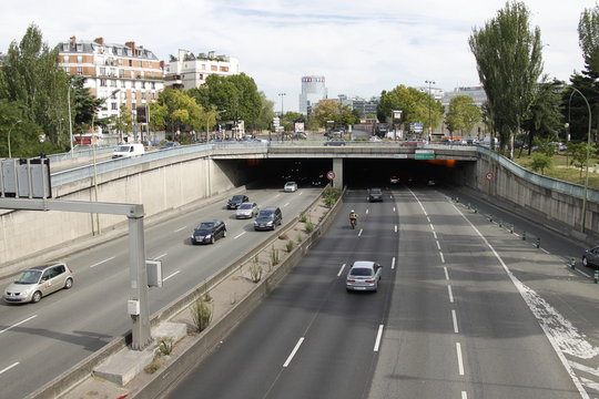 Trafic routier sur le p&eacute;riph&eacute;rique &agrave; Paris