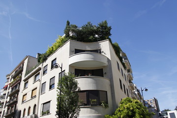 Toit terrasse sur un immeuble moderne à Paris