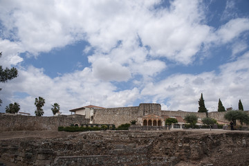 Fototapeta na wymiar zona monumental del alcazaba de Mérida, España
