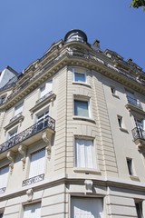 Obraz premium Immeuble ancien du quartier de Passy à Paris