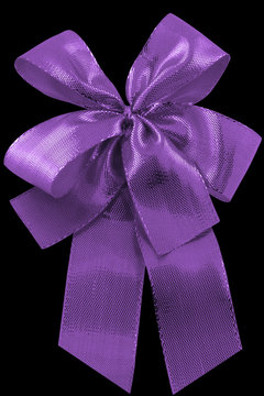 ruban violet sur fond noir 