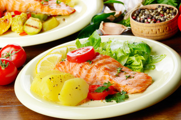 Fried salmon fillet with vegetables