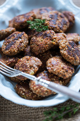 Gemüsebratlinge mit Sesam
