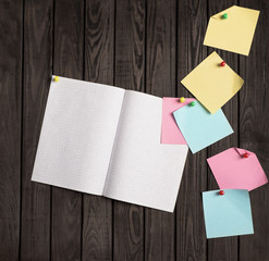note papers on wooden background