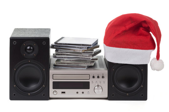 Stereoanlage mit Weihnachtsmann-Hut