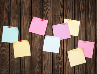 note papers on wooden background