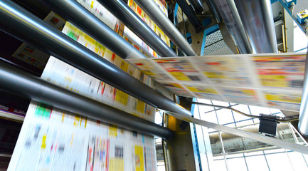 drucken von Zeitungen mit einer Rollenoffsetdruckmaschine // printing newspaper
