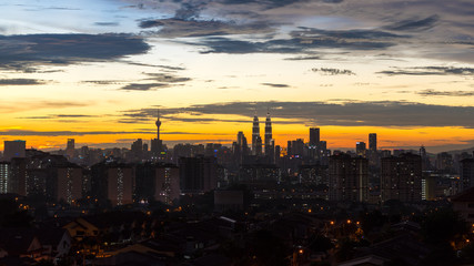 Fototapeta na wymiar KUALA LUMPUR, MALAYSIA - 6TH APRIL 2015 : View of The Petronas Twin Towers during sunset on April 6, 2015 in Kuala Lumpur, Malaysia. Petronas are the tallest twin buildings in the world (451.9 m).
