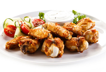 Grilled chicken wings and vegetables 