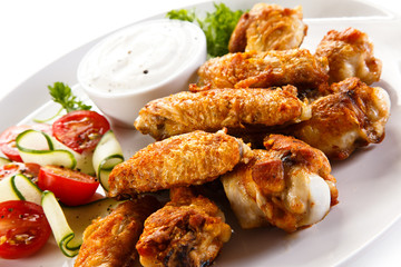 Grilled chicken wings and vegetables 