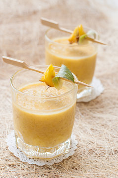 pineapple smoothie,Healthy drink smoothie