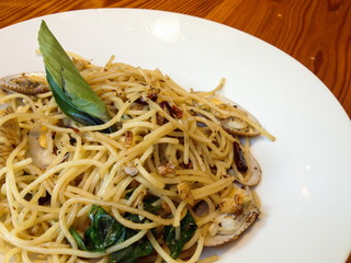 Spaghetti with baby calmps and salted fish