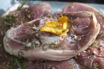 suckling pig leg