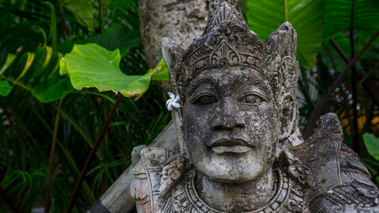 Obraz premium Balinese statue. Balinese outdoor concepts brings a unique culture and the ability to transform people's mood and well-being through sharing nature within their space.
