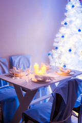 Christmas table setting with blue and white decoration