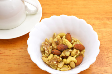 ナッツ類/美味しいティータイムには美味しいナッツをどうぞ