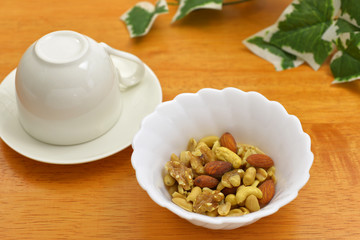 ナッツ類/美味しいティータイムには美味しいナッツをどうぞ