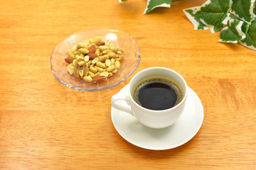 ナッツ類/美味しいティータイムには美味しいナッツをどうぞ