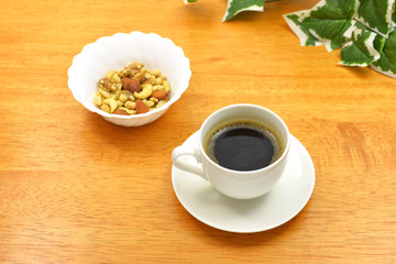 ナッツ類/美味しいティータイムには美味しいナッツをどうぞ