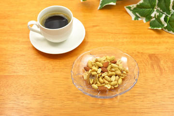 ナッツ類/美味しいティータイムには美味しいナッツをどうぞ