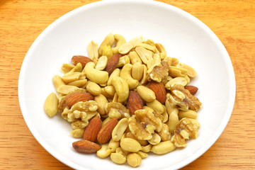 ナッツ類/美味しいティータイムには美味しいナッツをどうぞ