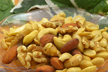 ナッツ類/美味しいティータイムには美味しいナッツをどうぞ